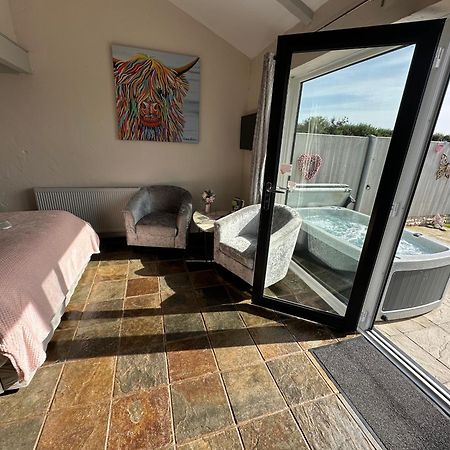 Dwylig Isa Holiday Cottages Rhuddlan Ngoại thất bức ảnh