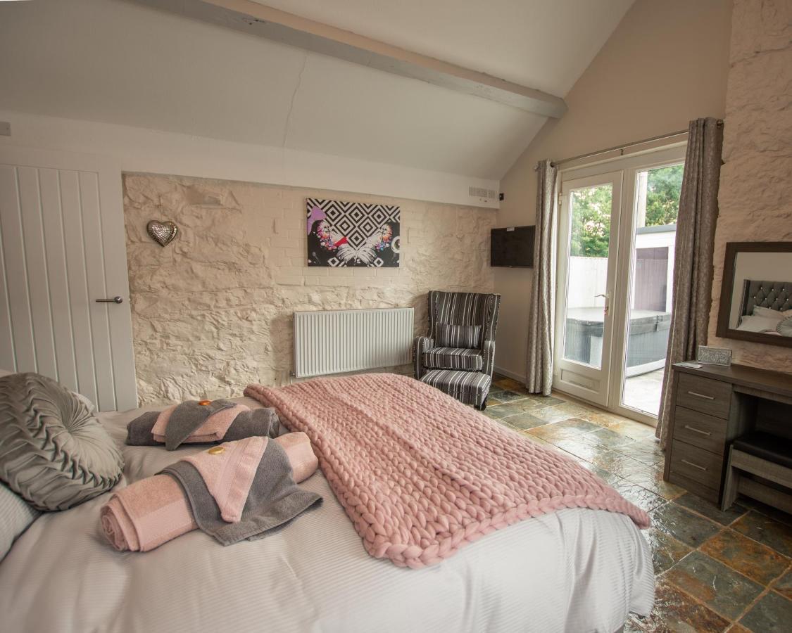 Dwylig Isa Holiday Cottages Rhuddlan Ngoại thất bức ảnh