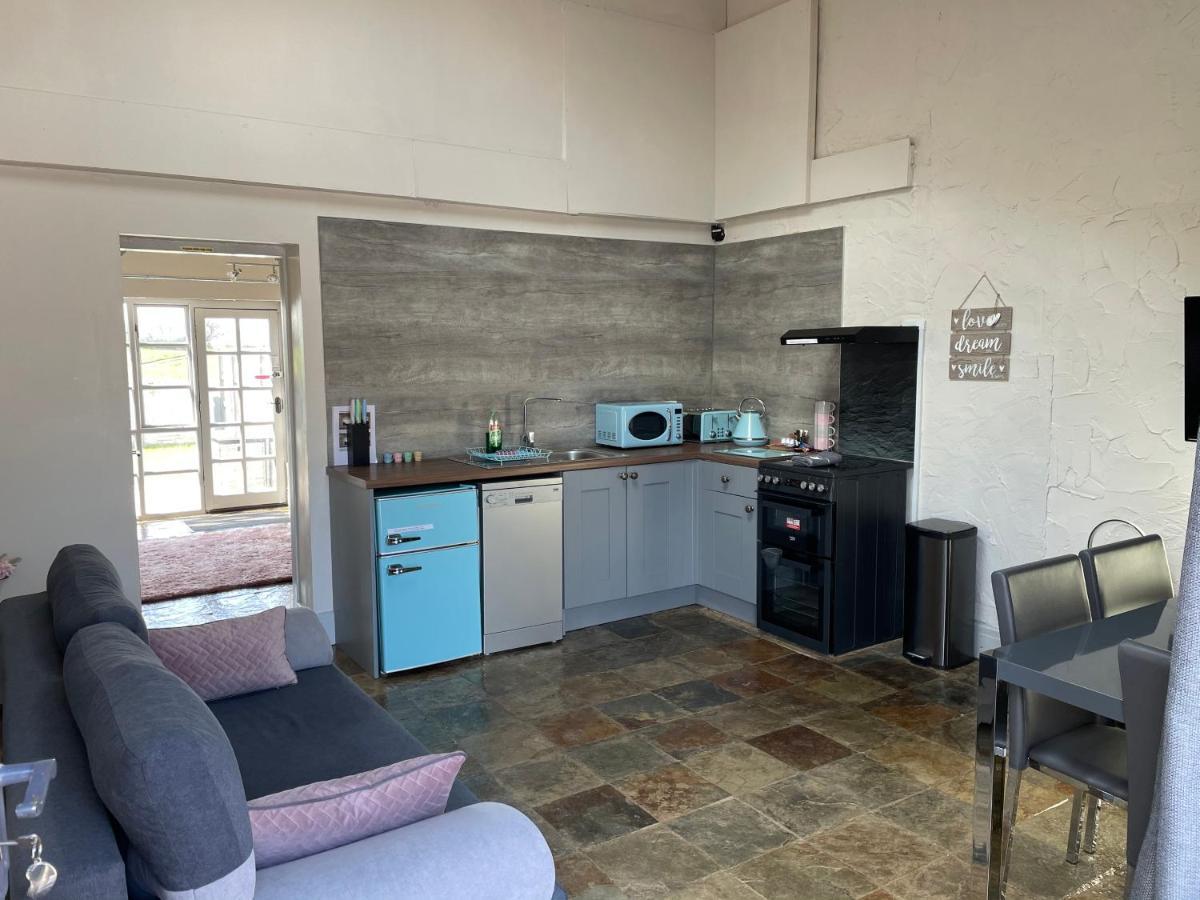 Dwylig Isa Holiday Cottages Rhuddlan Ngoại thất bức ảnh