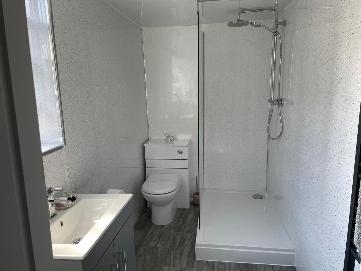 Dwylig Isa Holiday Cottages Rhuddlan Ngoại thất bức ảnh