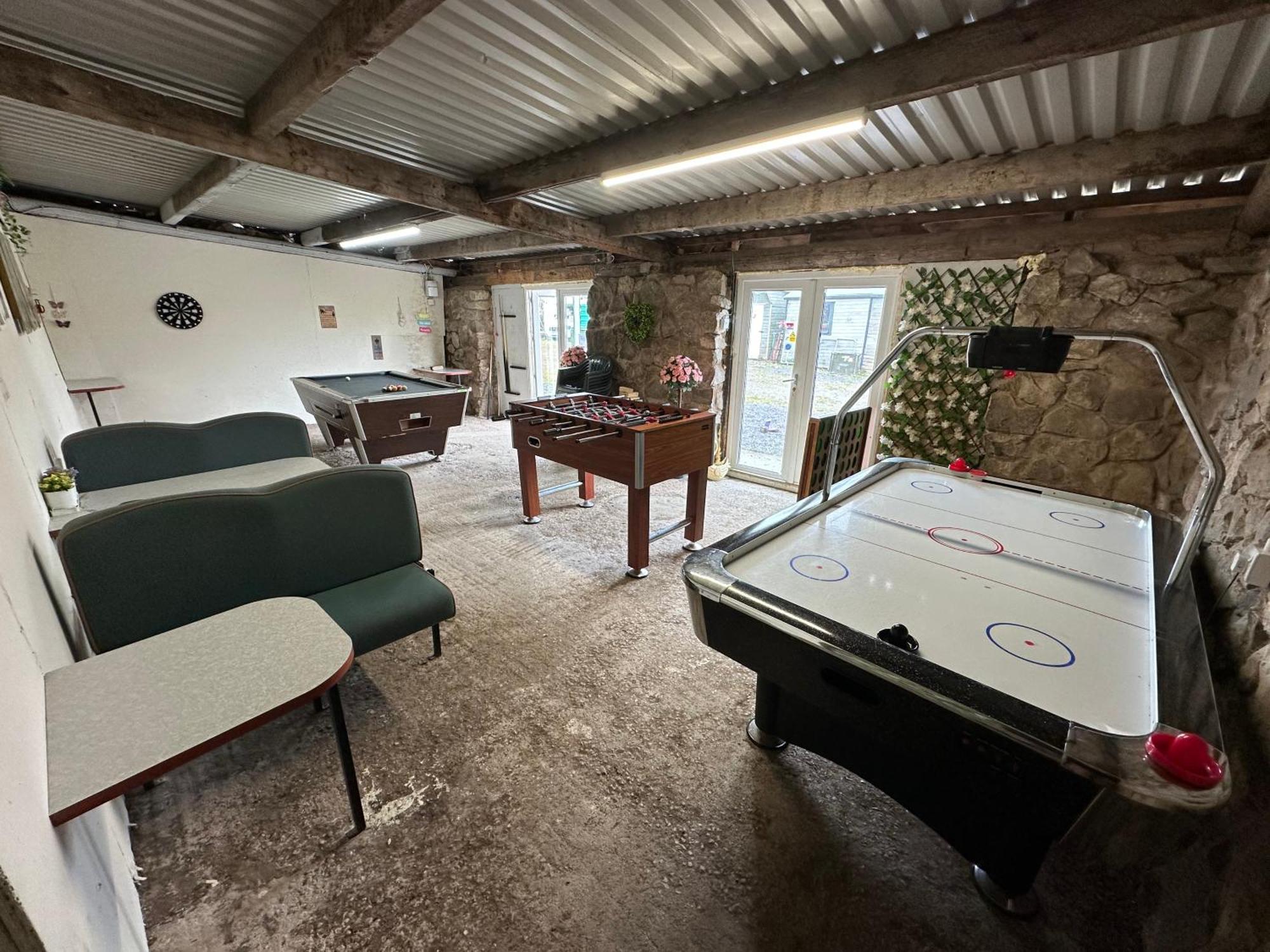 Dwylig Isa Holiday Cottages Rhuddlan Ngoại thất bức ảnh