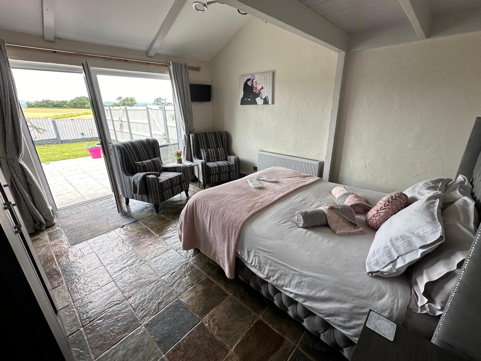 Dwylig Isa Holiday Cottages Rhuddlan Ngoại thất bức ảnh