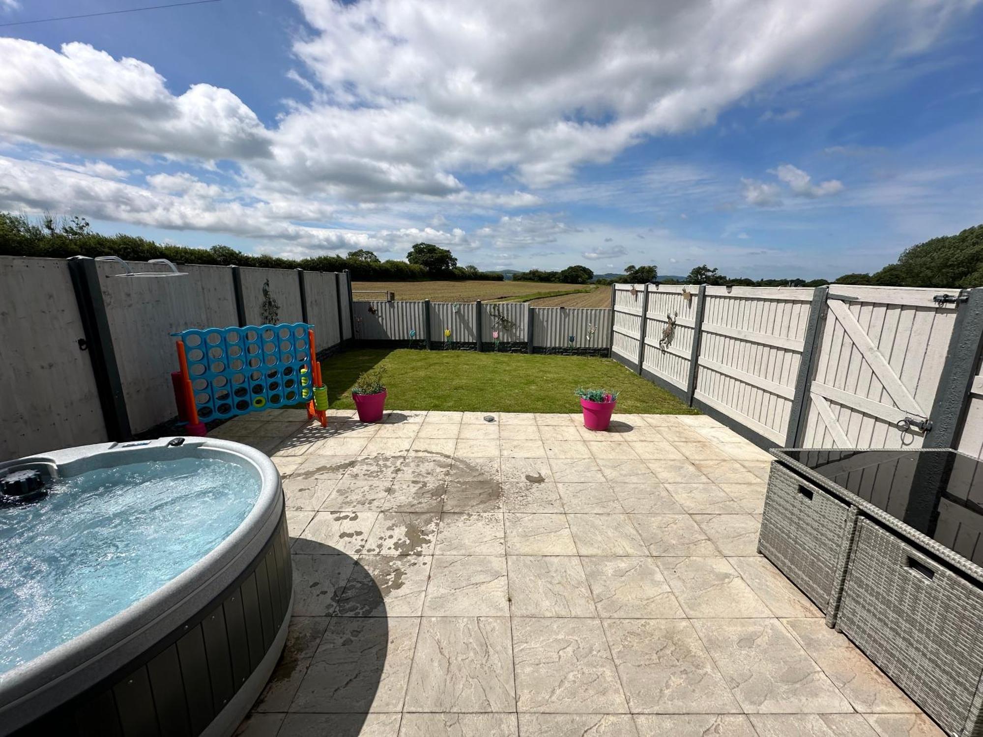 Dwylig Isa Holiday Cottages Rhuddlan Ngoại thất bức ảnh