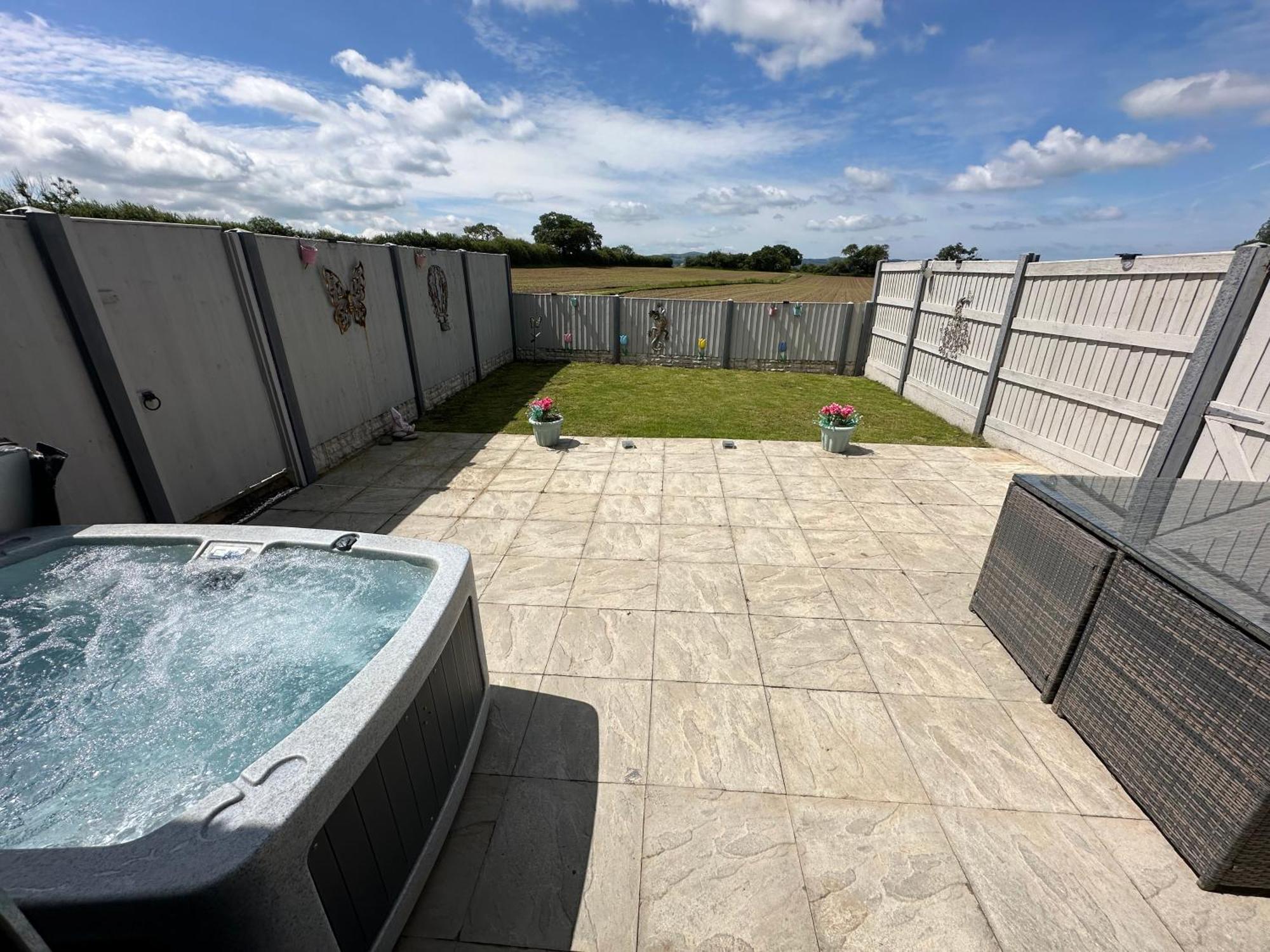Dwylig Isa Holiday Cottages Rhuddlan Ngoại thất bức ảnh