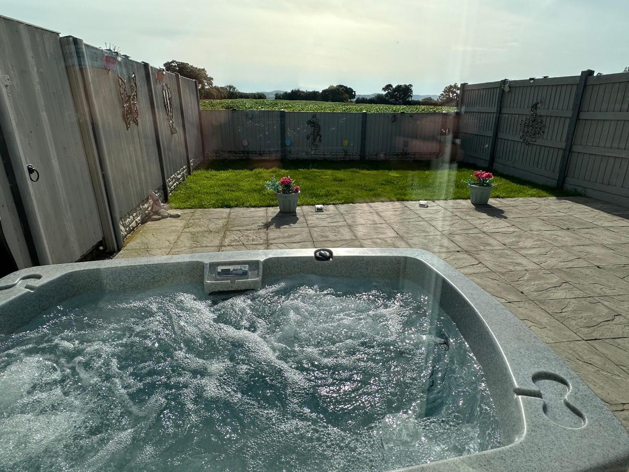 Dwylig Isa Holiday Cottages Rhuddlan Ngoại thất bức ảnh